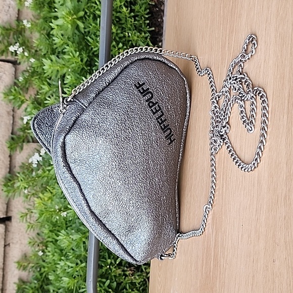 Harry Potter Hufflepuff Crossbody Purse Danielle Nicole - Picture 3 of 13